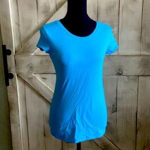 A wonderful Blue T shirt. Grey for this summer!!!!